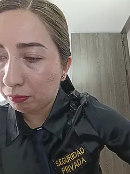 suzy-111 – Naživo XXX chat