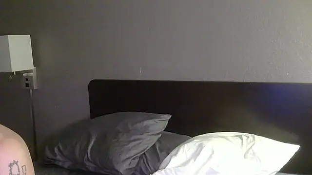 RosesRomeo's Live XXX Chat
