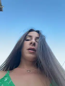 צ'אט XXX בשידור חי של GroaningJute
