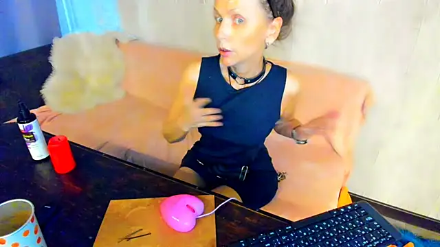Elizabe_th Live XXX-Chat