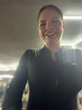 Chat +18 de Elara_Luxe ao vivo