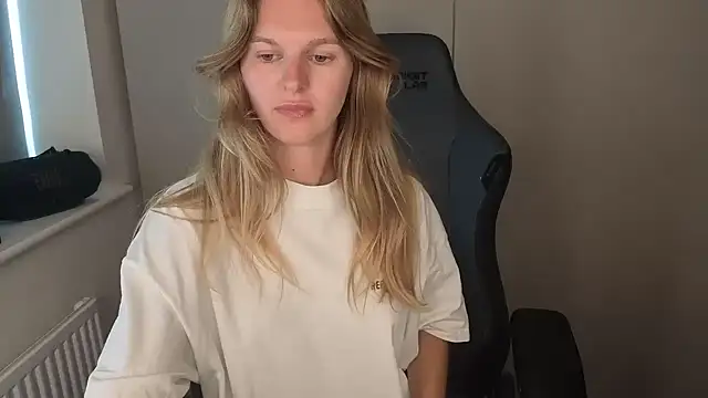 Lilly-Luscious Live XXX-Chat