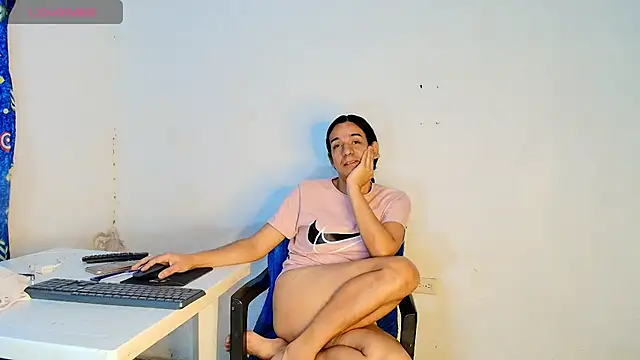 Oh_Tique's Live XXX Chat