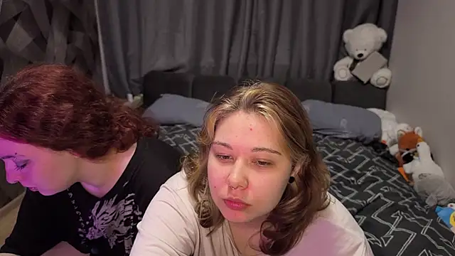 Chat +18 de LunarCouple_ ao vivo