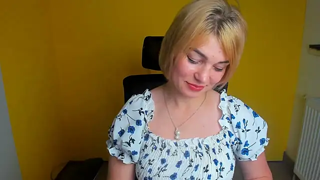 CuttieEmma: онлайн-секс-чат