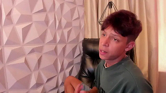 Chat XXX en directo de Ethan_qop