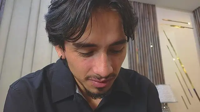 LatinShortt live XXX chat