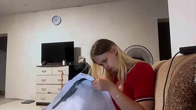 MaggyVerse live XXX chat