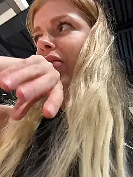 צ'אט XXX בשידור חי של HarrietDart