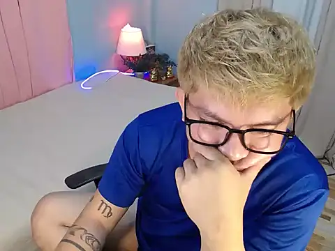 Fuckboii_intown Show Webcam