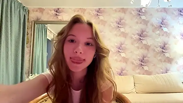 AphroditeOnOlympus' Live XXX Chat
