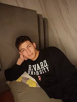 Chat +18 de Axel_Romanov ao vivo