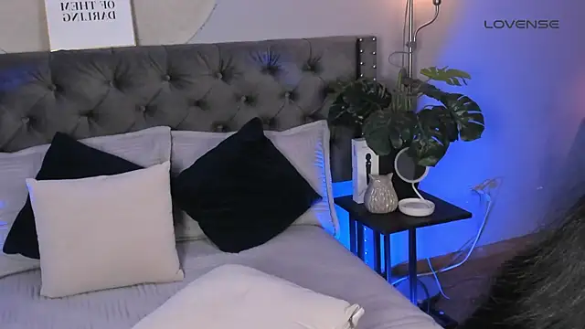 AlmaBlaze's Live XXX Chat