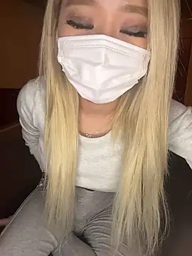 MOMOKA_33's Webcam Show