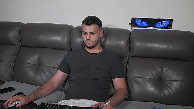 CrazyDom1 Chat XXX live
