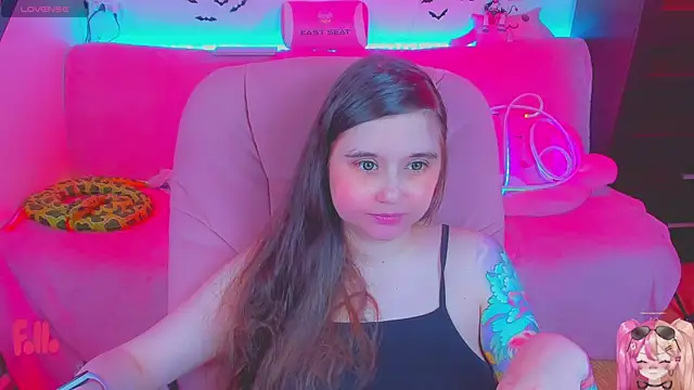 Lolisuccub élő XXX-chatje