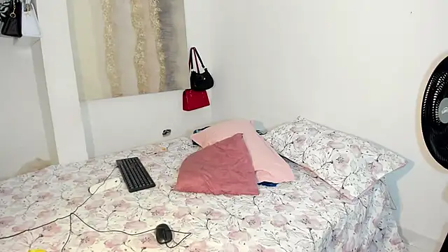 HUGE_BLACKCOCK Live XXX-chat