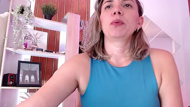 milfsecret69's Live XXX Chat