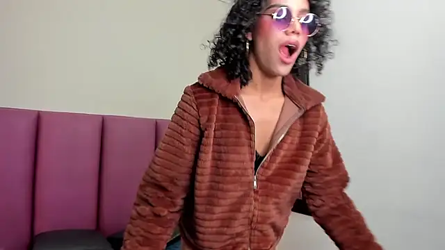 Chat +18 de AlexaBellanova ao vivo