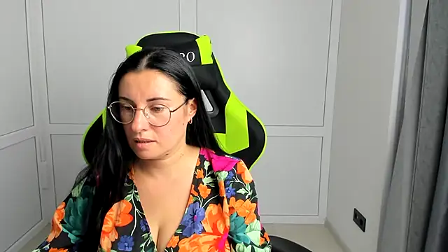 ChloeVibee's Live XXX Chat