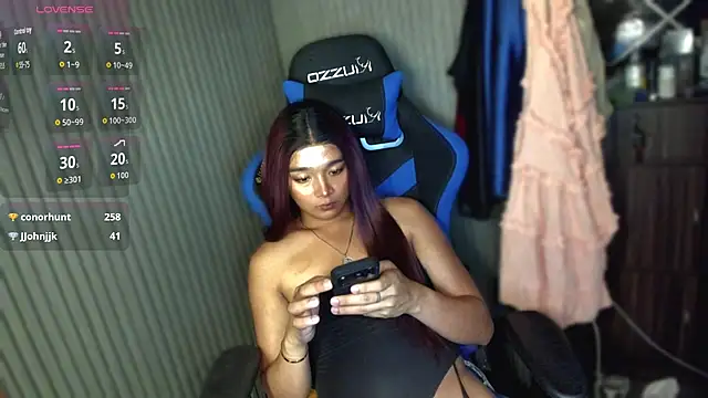Chat +18 de TrinityFucksYou ao vivo