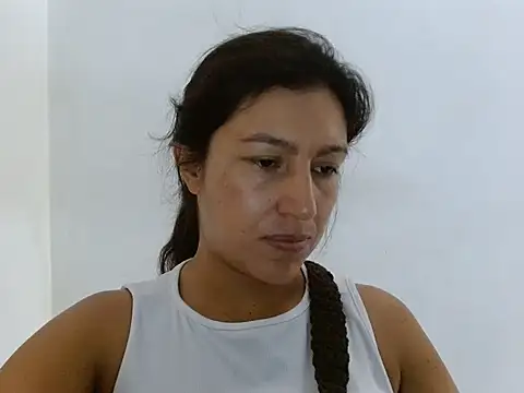 SarahFriendly live XXX chat