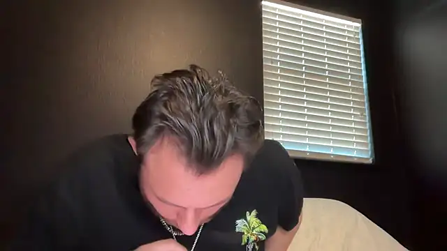 Mikecloudyhawk's Live XXX Chat