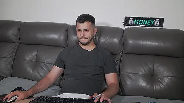 CrazyDom1 élő XXX-chatje