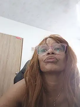 Chatroom XXX en direct de BustyMilf_