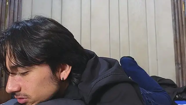 Онлайн чат XXX LatinShortt