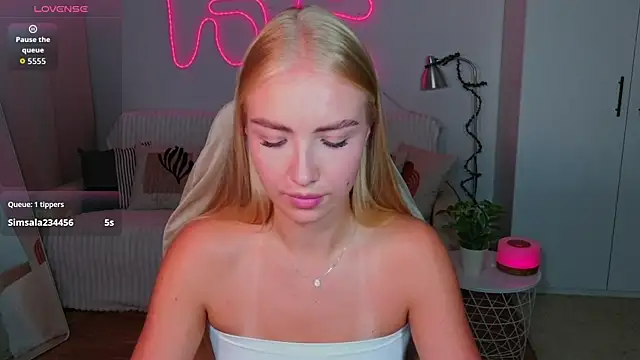 Chat +18 de TessaGrays ao vivo