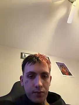 Capwildd_124 élő XXX-chatje