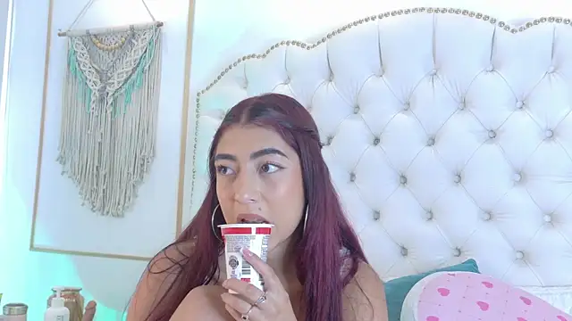 Chat +18 de Sara_funy ao vivo
