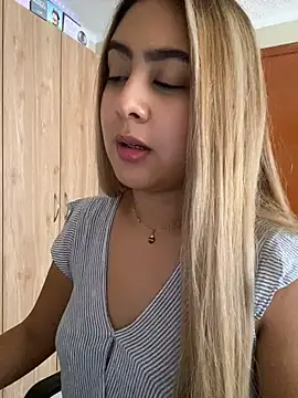 Chat +18 de Miabonnett_ ao vivo