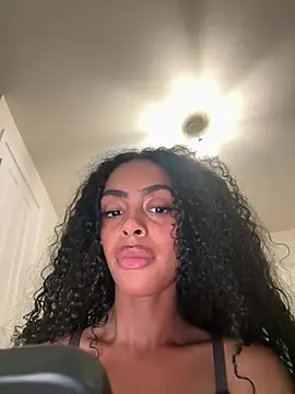 yasmingarcia Adlı Modelin Canlı XXX Sohbeti