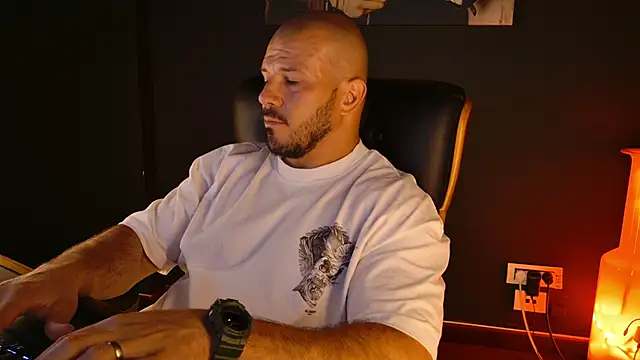 AngeloEric Chat XXX live