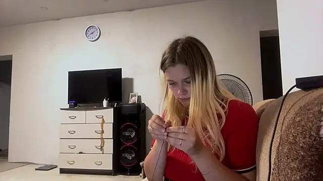 MaggyVerse live XXX chat