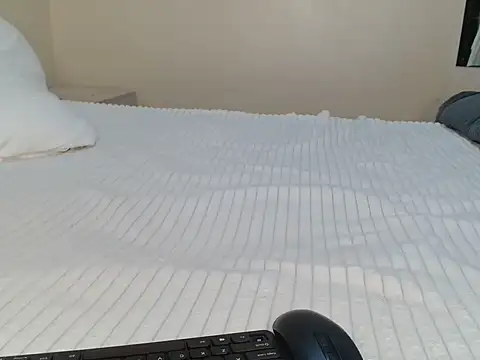 hairy_squiter77's Live Chat Room