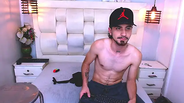 Онлайн чат XXX Lucas_Knight