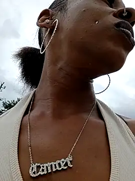 Jasmine_FullsShine's Live XXX Chat