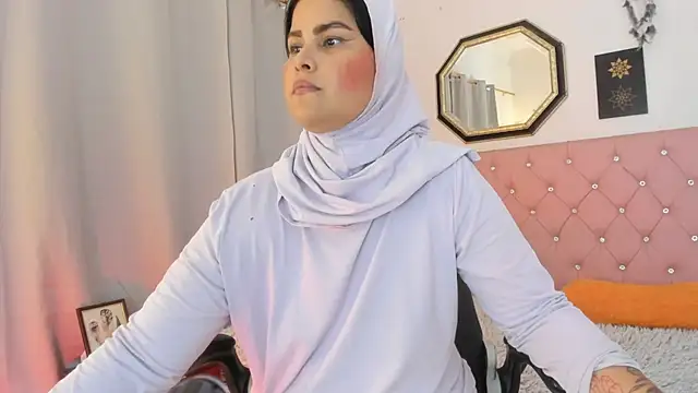 AishaAmin_ élő XXX-chatje