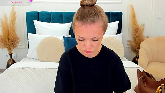 VirginOlly Adlı Modelin Canlı XXX Sohbeti
