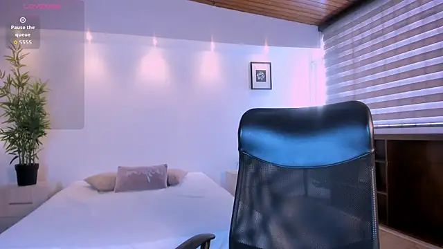 arianarousee's Live XXX Chat