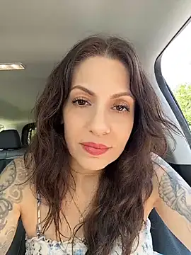 BeautifulMesss élő XXX-chatje