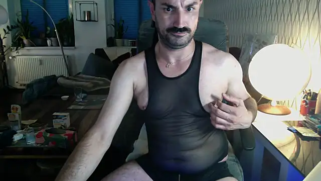 tomz0819 élő XXX-chatje