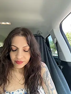 BeautifulMesss élő XXX-chatje