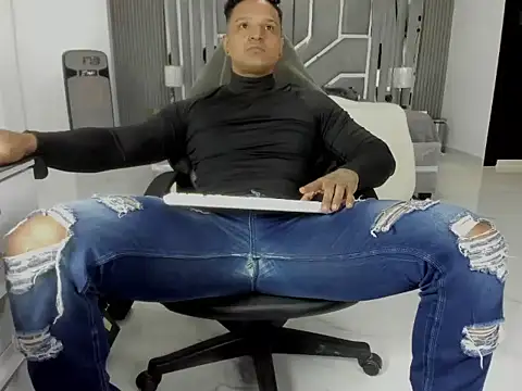 master_leather élő XXX-chatje
