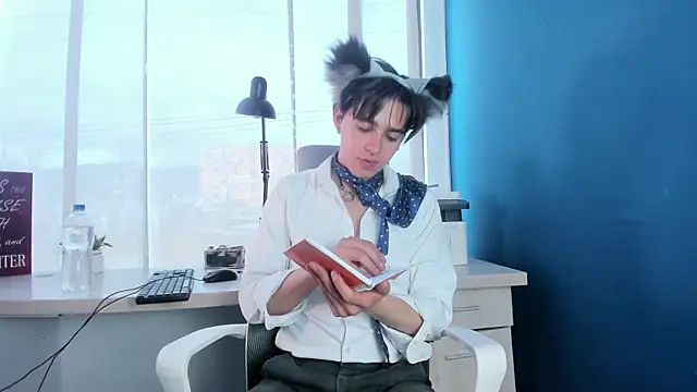 fox_white_ Show Webcam