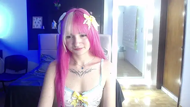 _Charlotte_Collins_'s Live XXX Chat