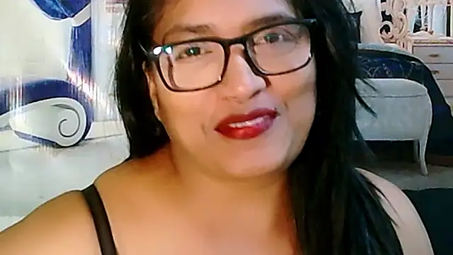 IndiaBlackPanther Adlı Modelin Canlı XXX Sohbeti